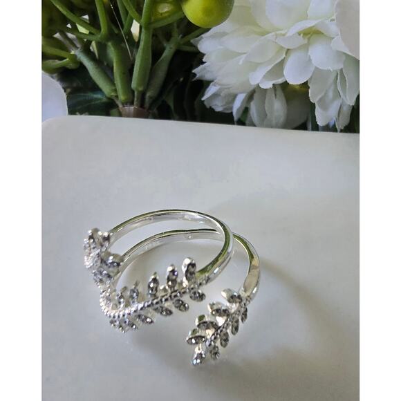 Sterling Silver Plated CZ Leaf Style Ring Size 8 New - Picture 3 of 4